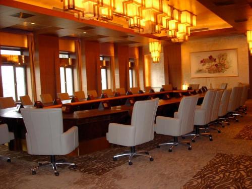 談判廳 - 談判枱, 會議轉椅